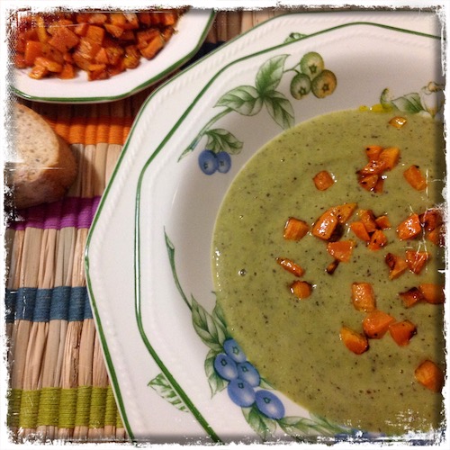 Crema confeccionada con calabazín, jengigre y quinua negra.