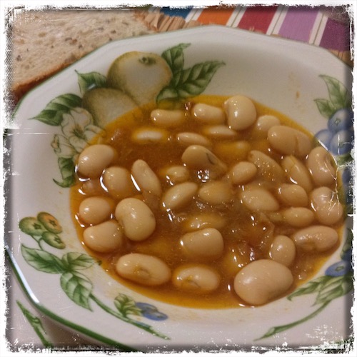 Estofado de judiones con ajada y pimentón.